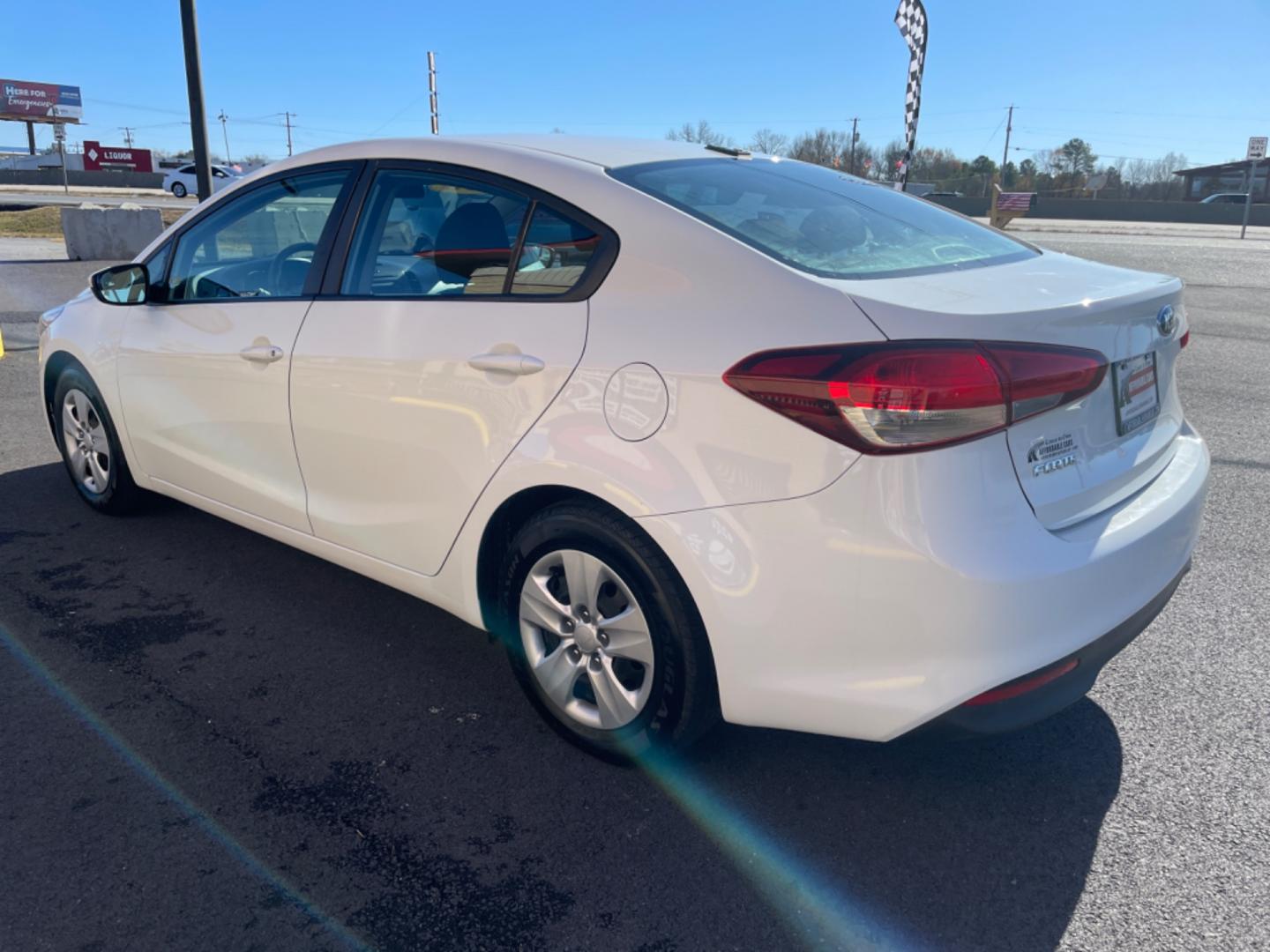 2017 White Kia Forte (3KPFK4A7XHE) with an 4-Cyl, 2.0 Liter engine, Automatic, 6-Spd transmission, located at 8008 Warden Rd, Sherwood, AR, 72120, (501) 801-6100, 34.830078, -92.186684 - Photo#5